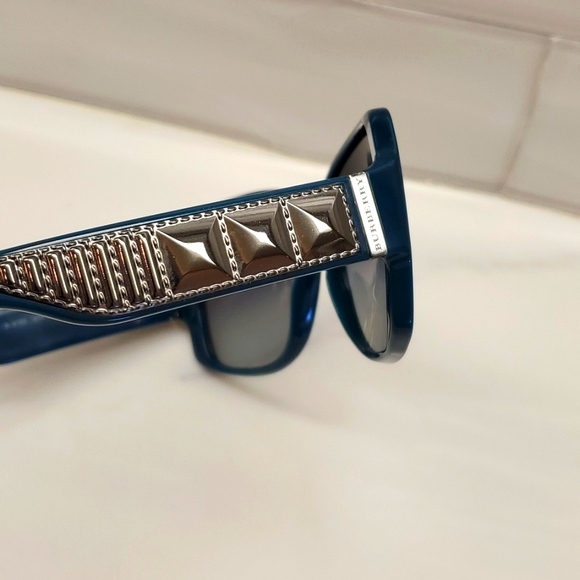 Burberry Teal Sunglasses - Picture 6 of 16